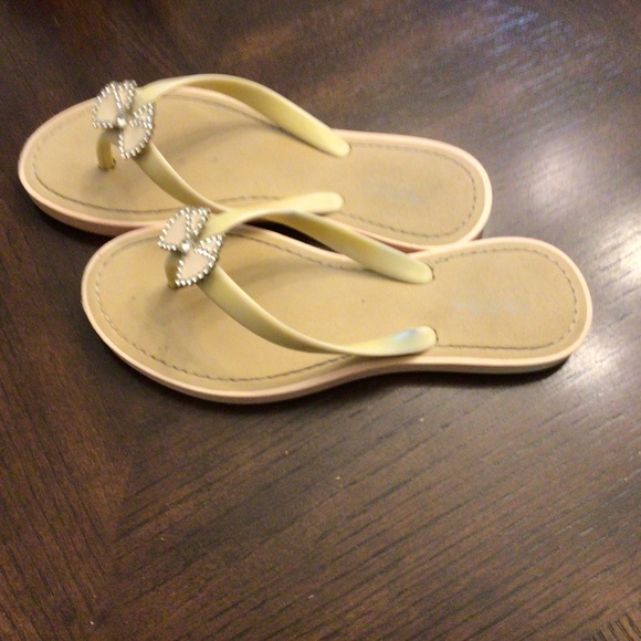 Women’s size 6 sandals/flip flops - Picture 1 of 3